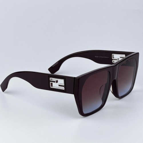 Fendi FE40124F - 81T - 57 Occhiali da sole Purple Square