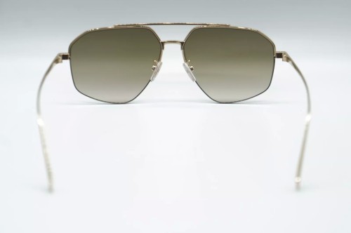 Fendi FE40062U - 10F - 56 Occhiali da sole Gold Pilot (Aviator)