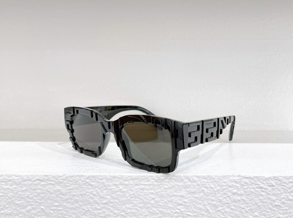 Fendi FE40104I - 01C - 50 Occhiali da sole Black Square
