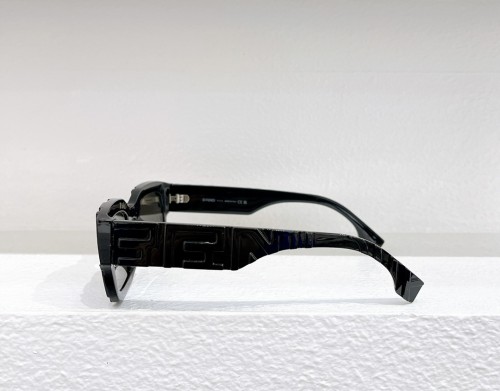 Fendi FE40104I - 01C - 50 Occhiali da sole Black Square