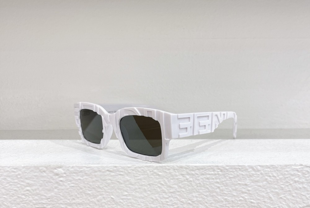 Fendi FE40104I - 25X - 50 Occhiali da sole White Square